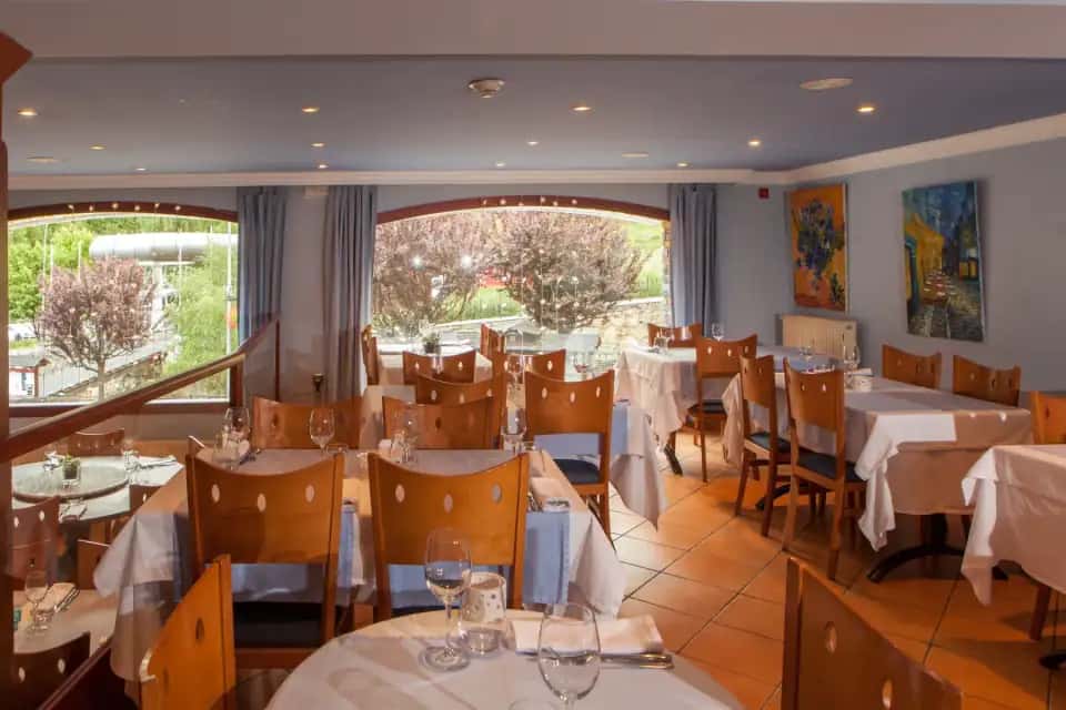 Restaurant Montané - Excellent gastronomy with quality Pyrenean ingredients, celebration cakes, and curated French & Spanish wines poured with daily recommendations.